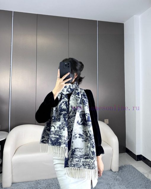 Newly released in 2023, this Sauvage printed scarf from Dior is a fresh interpretation of Dipem4dt17 - Image 3
