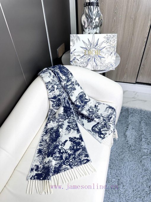 Newly released in 2023, this Sauvage printed scarf from Dior is a fresh interpretation of Dipem4dt17 - Image 6