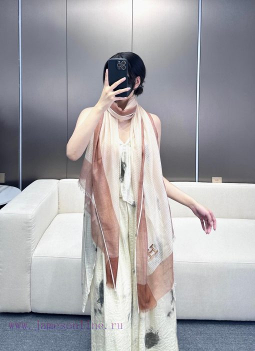 2024 Hermes is so beautiful, everyone loves it. Trendy people have several scarves in their jojw02q1 - Image 3