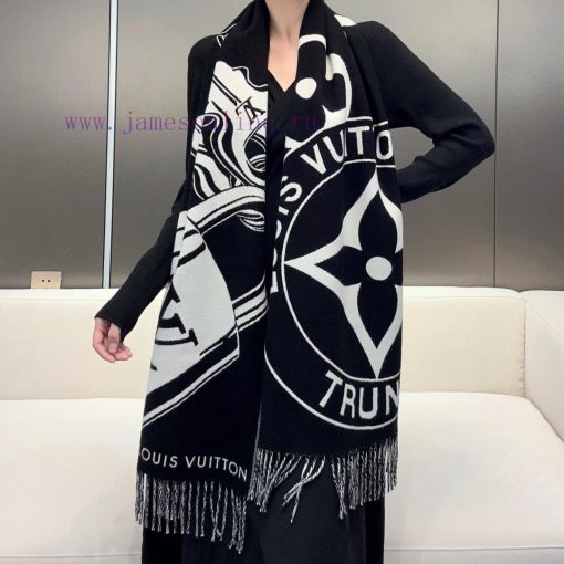 New scarf 🧣 The Lock And Keys scarf is made of a warm and plush blend of textiles, depictingcjmcd0vi - Image 2