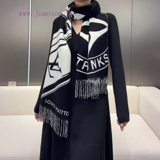 New scarf 🧣 The Lock And Keys scarf is made of a warm and plush blend of textiles, depictingcjmcd0vi - Image 3