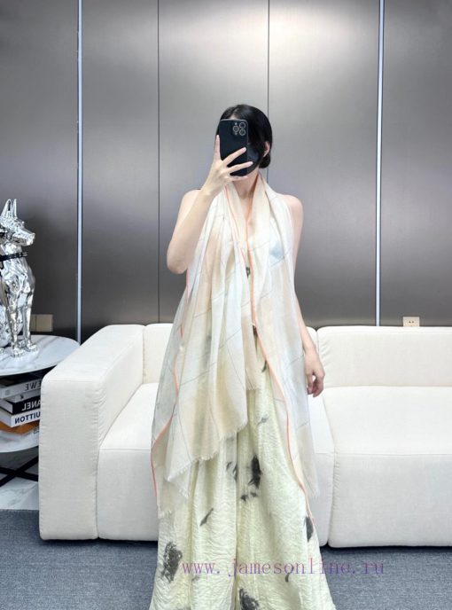 Luoyiwei LW lightweight plaid long scarf is very lucky to have received something from this s848isf7