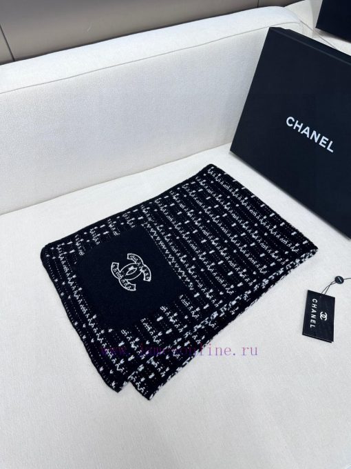 In 2024, CHANEL is a must-have for fashion lovers who love both high-end and trendy fun. It v98ahkpl - Image 4