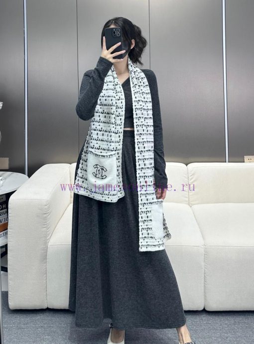 In 2024, CHANEL is a must-have for fashion lovers who love both high-end and trendy fun. It x2tkf6ap - Image 2