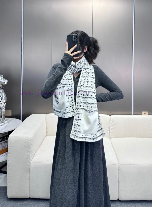In 2024, CHANEL is a must-have for fashion lovers who love both high-end and trendy fun. It x2tkf6ap - Image 3