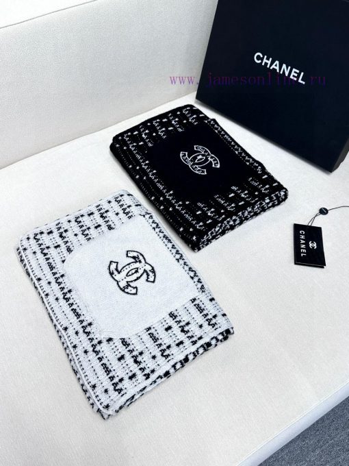 In 2024, CHANEL is a must-have for fashion lovers who love both high-end and trendy fun. It x2tkf6ap - Image 10