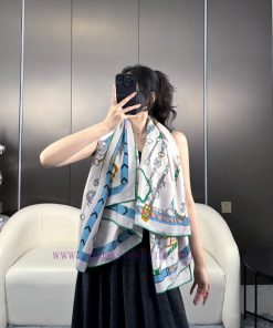 In 2025, the synchronized Hermes double-sided and color jumping horse 140 top-level silk casc6rogrpp