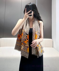 Gucci's classic double G-letter logo, paired with floral elements, exudes a fashionable vibeomliv2ak