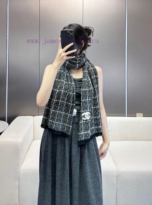 The VIP limited edition top of the line Chanel Double C shawl is absolutely worth collectingswq9u6zj - Image 3