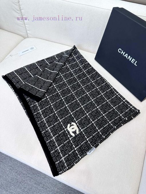 The VIP limited edition top of the line Chanel Double C shawl is absolutely worth collectingswq9u6zj - Image 4