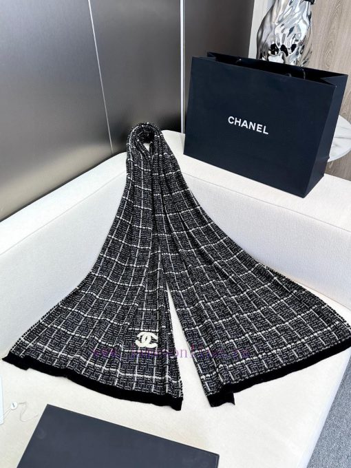 The VIP limited edition top of the line Chanel Double C shawl is absolutely worth collectingswq9u6zj - Image 5