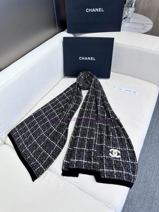 The VIP limited edition top of the line Chanel Double C shawl is absolutely worth collectingswq9u6zj - Image 6