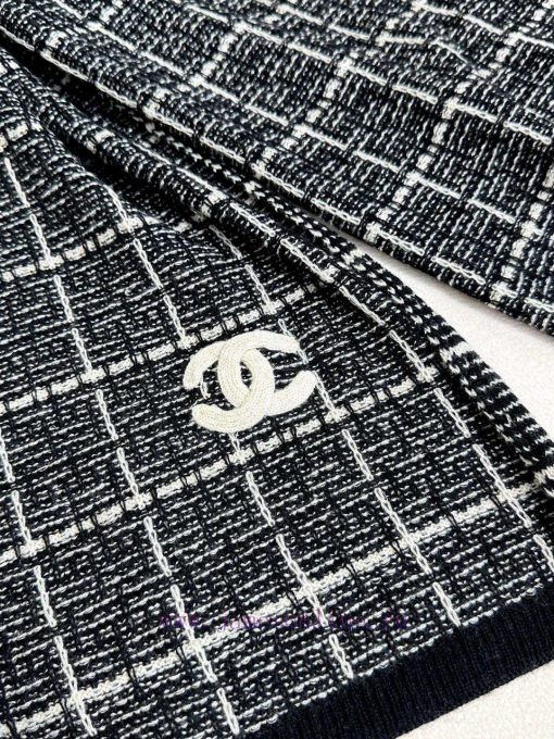 The VIP limited edition top of the line Chanel Double C shawl is absolutely worth collectingswq9u6zj - Image 7