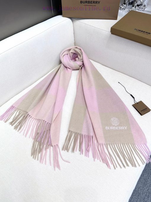 The classic checkered scarf and shawl from New Burberry in 2024 have come with a heavyweightfpcnl1pi - Image 6