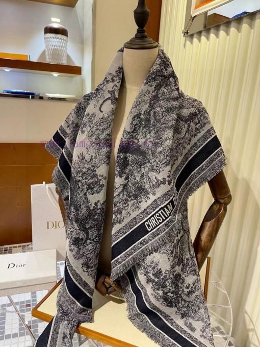 Dior's rare limited edition design with outstanding temperament is something that I highly rq5mz7glj - Image 2