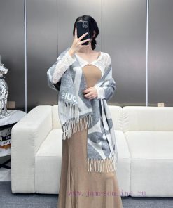 The High Quality The Ultimate Shine Scarf is made from a blend of goat hair, mulberry silk, 95ycri92