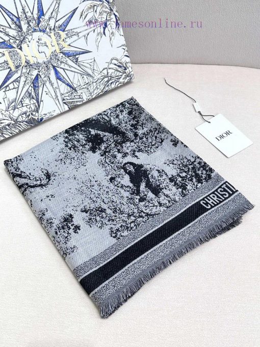 Dior's rare limited edition design with outstanding temperament is something that I highly r55juw0zv - Image 4