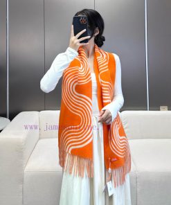 The charm of Hermes' new male hormones. Hermes men's high-end cashmere scarf is very youthfuo2rk8zl6