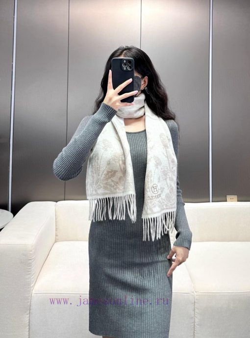 The new 2024 autumn and winter Lover's unisex design features a high-end cashmere scarf that9ok0xlx9 - Image 3