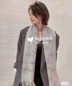 Louis Vuitton's new double-sided scarf, Mahina Flight Mode scarf, is woven with jacquard tecwdqpwjs4
