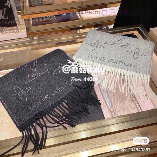 Louis Vuitton's new double-sided scarf, Mahina Flight Mode scarf, is woven with jacquard tecwdqpwjs4 - Image 5