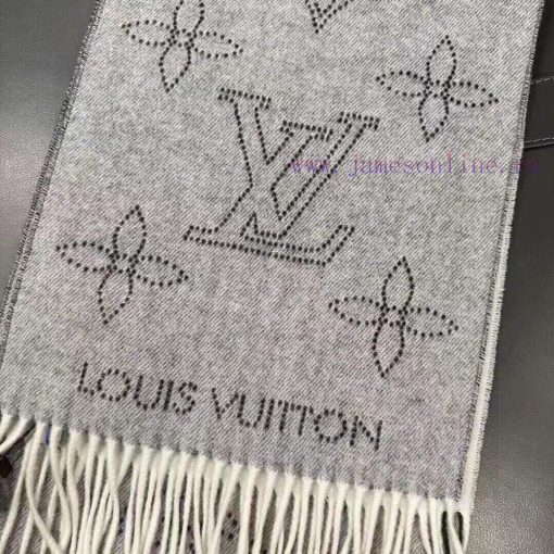 Louis Vuitton's new double-sided scarf, Mahina Flight Mode scarf, is woven with jacquard tecwdqpwjs4 - Image 7