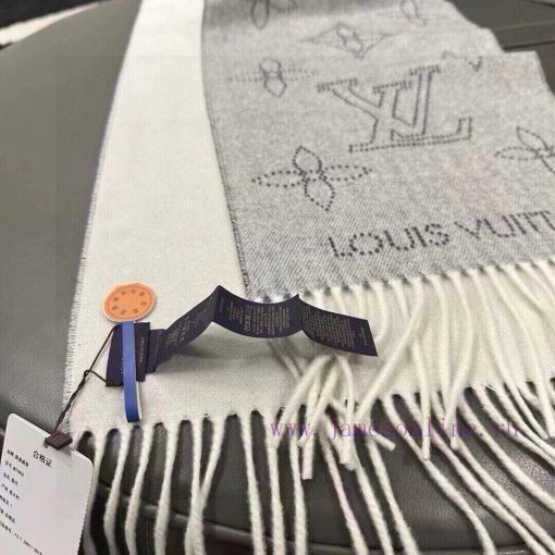 Louis Vuitton's new double-sided scarf, Mahina Flight Mode scarf, is woven with jacquard tecwdqpwjs4 - Image 9