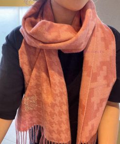 Loewe's limited edition couple's scarf this year is a must-have for free purchasing and limi7y3r683o