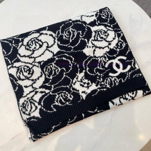 𝐂𝐡𝐚𝐧𝐞𝐥 "Camellia Scarf" Black and WhiteSize185x32cm Material 53% cashmere 47% woolCamellia~Ibcufrvpl - Image 3