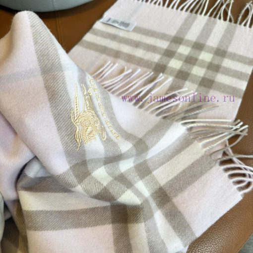 Burberry is a popular item that has been widely promoted. The classic war horse plaid scarf lmiahh5k - Image 5