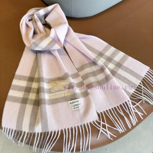 Burberry is a popular item that has been widely promoted. The classic war horse plaid scarf lmiahh5k - Image 9