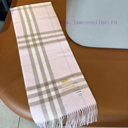 Burberry is a popular item that has been widely promoted. The classic war horse plaid scarf lmiahh5k - Image 10