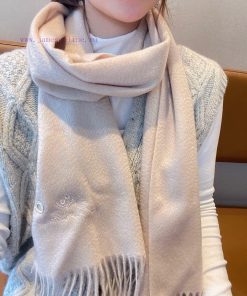 Loro Piana's Autumn and Winter New Product: Premium Cashmere Scarf for Personal Use. It's to4bvqr0e0