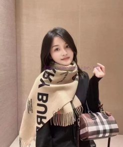 Burberry dual sided label printed cashmere scarf 🧣 Italian made scarf, made of soft cashmerey8umquaa