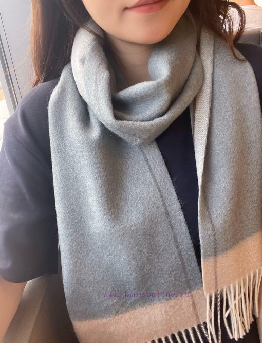 ▪Loewe   Luoyiwei is a rare and gentle color scheme that is low-key yet elegant. Highly re9rztx5b0 - Image 2