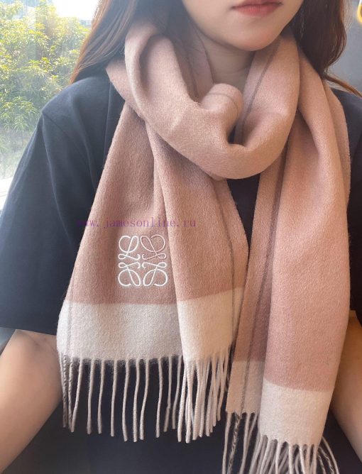 ▪Loewe   Luoyiwei is a rare and gentle color scheme that is low-key yet elegant. Highly refzl1v1qg