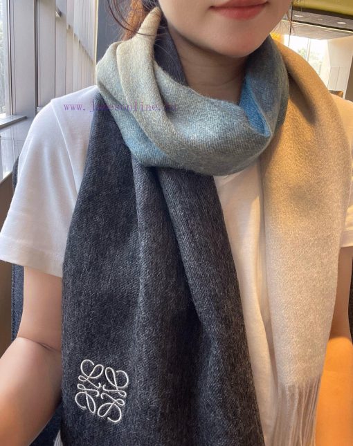 ▪Loewe   Luoyiwei gradient scarf, exquisite and gentle color matching, super infatuated wirmanv0r8