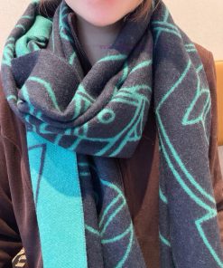 Hermes Casaque Entrelacs Equestres Scarf ️ This cashmere scarf features delicate contrastingjj6jcrbl