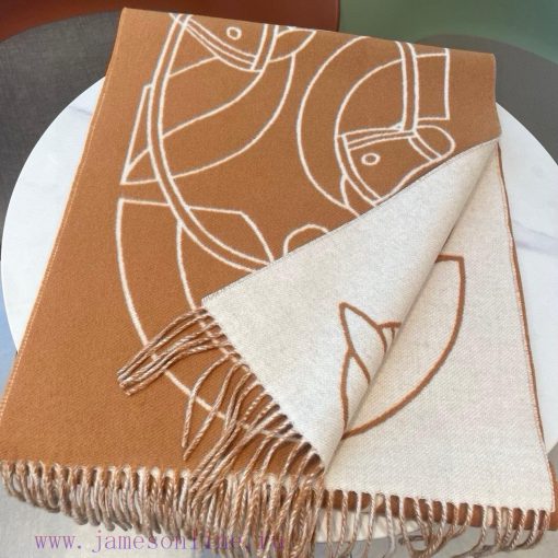 Hermes Casaque Entrelacs Equestres Scarf ️ This cashmere scarf features delicate contrastingf4kt1e88 - Image 4