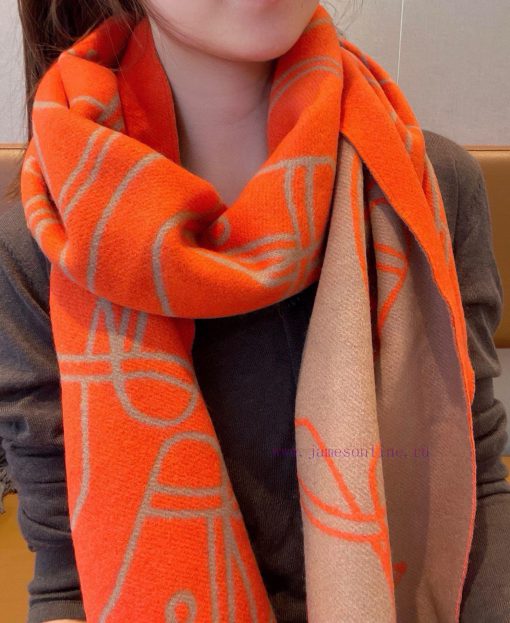 Hermes Casaque Entrelacs Equestres Scarf ️ This cashmere scarf features delicate contrastingv8gvojqb - Image 2