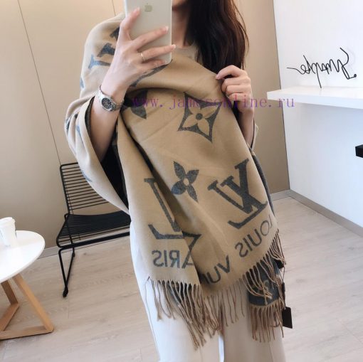 The European version specializes in the new Lv double-sided jacquard long scarf, with a fash4b9fpw74 - Image 3