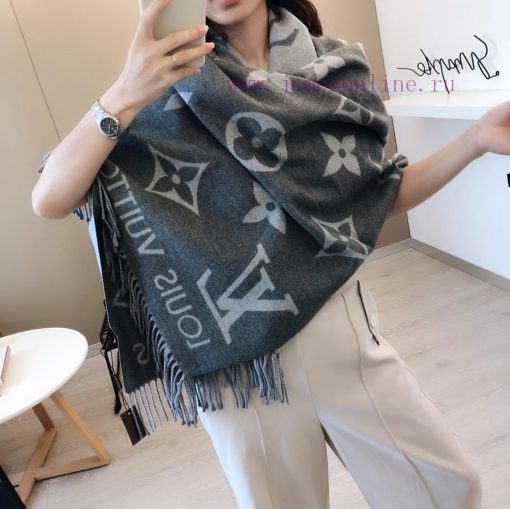The European version specializes in the new Lv double-sided jacquard long scarf, with a fashu7ifzjw6 - Image 5