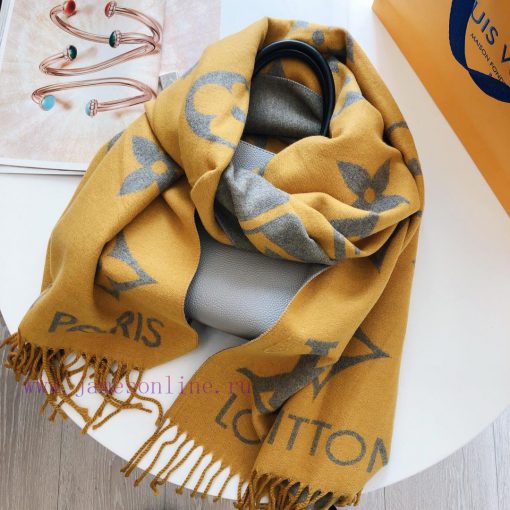 The European version specializes in the new Lv double-sided jacquard long scarf, with a fashu7ifzjw6 - Image 8