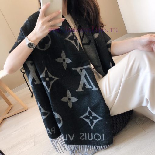 The European version specializes in the new Lv double-sided jacquard long scarf, with a fashu7ifzjw6 - Image 10