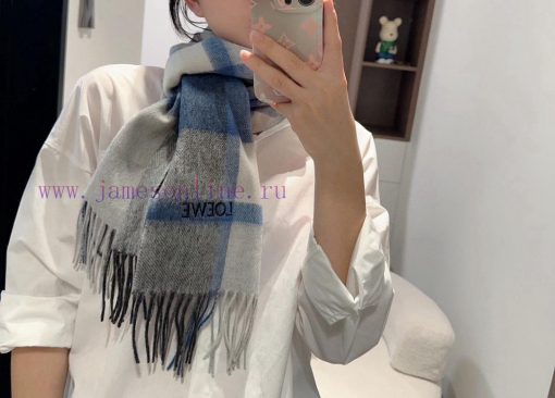 Luo Yiwei's men's and women's scarves are highly praised and kept for themselves. This is a ova9eckd