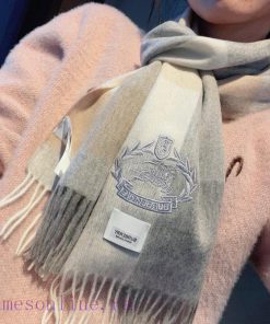 Burberry men's and women's scarves have a very masculine style and are classic and generous 106qm29j