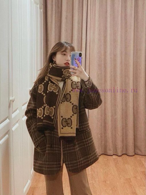 This scarf is an unbeatable classic for autumn and winter. It's so popular that almost every3k6sfgbz