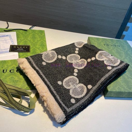 This scarf is an unbeatable classic for autumn and winter. It's so popular that almost everyvtzgp4cj - Image 4