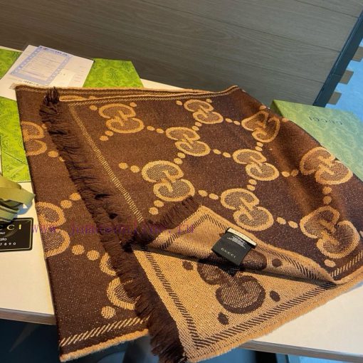 This scarf is an unbeatable classic for autumn and winter. It's so popular that almost every3k6sfgbz - Image 6