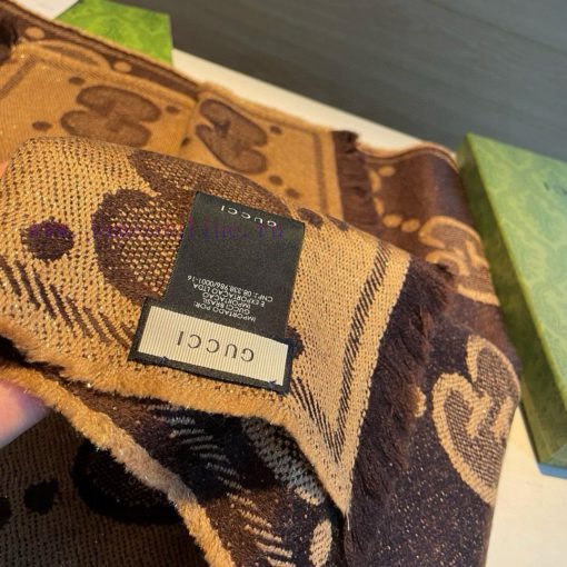 This scarf is an unbeatable classic for autumn and winter. It's so popular that almost every3k6sfgbz - Image 8